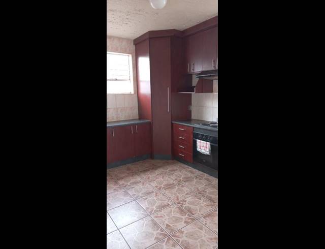 1 BEDROOM APARTMENT FOR SALE IN KEMPTON PARK CENTRAL